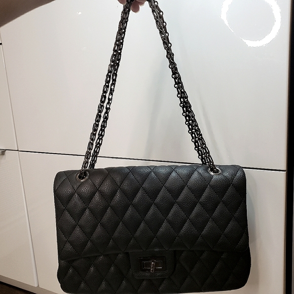 Classic Style Black Quilted Bag with Chain - Picture 5 of 11